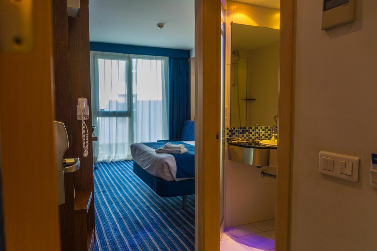 Holiday Inn Express Madrid Leganes By Ihg Buitenkant foto