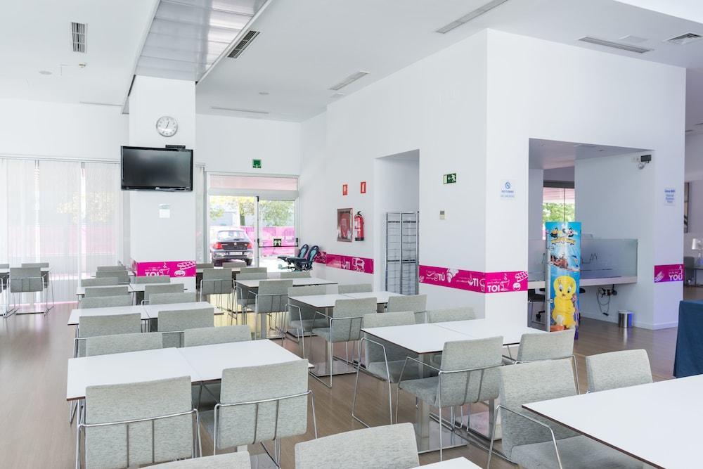 Holiday Inn Express Madrid Leganes By Ihg Buitenkant foto
